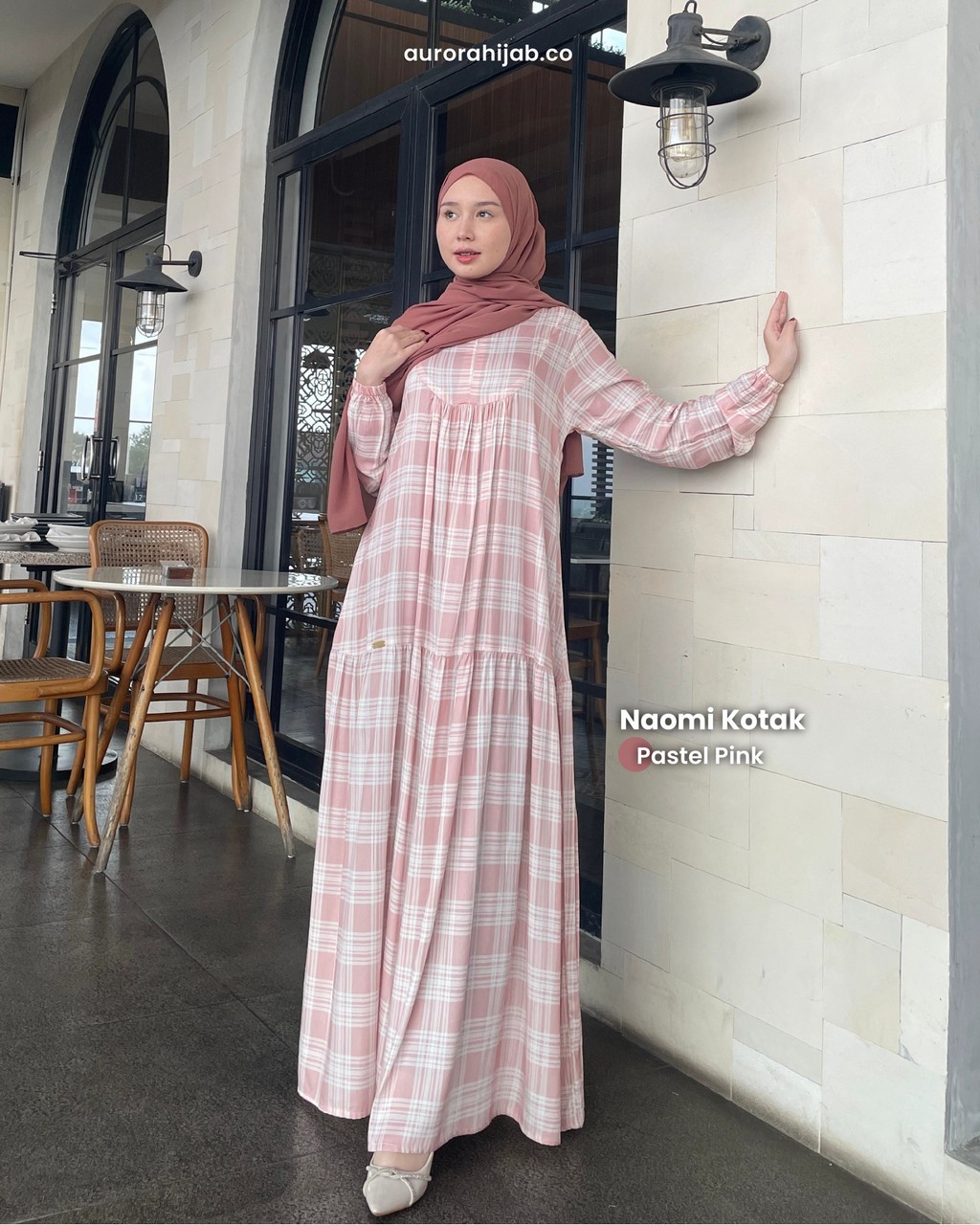 naomi kotak pastel pink